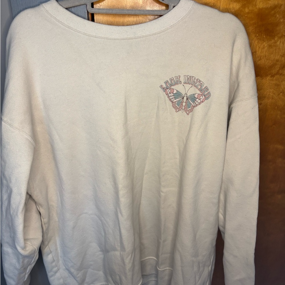 Hollister Cream Graphic Sweatshirt